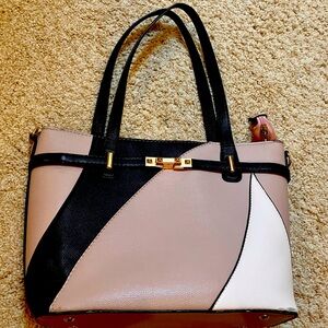 Pink bag with pretty design and a lot of pockets